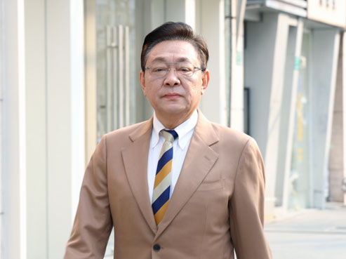 超视立明星会员丨上海十大笑星毛猛达：一副眼镜，轻松搞定不同视力需求